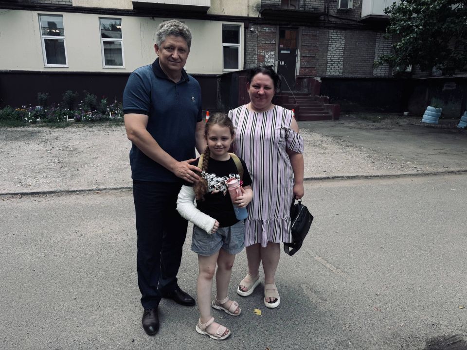 В Луганске детям участников СВО и многодетным семьям вручили новые рюкзаки с канцелярскими принадлежностями для школы В Луганске детям участников СВО и многодетным семьям вручили новые рюкзаки с канцелярскими принадлежностями для школы