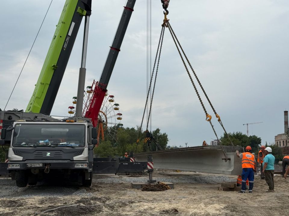 Яна Пащенко: Строители приступили к монтажу балок на мосту, расположенном в районе столичного парка культуры и отдыха им. 1 Мая Яна Пащенко: Строители приступили к монтажу балок на мосту, расположенном в районе столичного парка культуры и отдыха им. 1 Мая