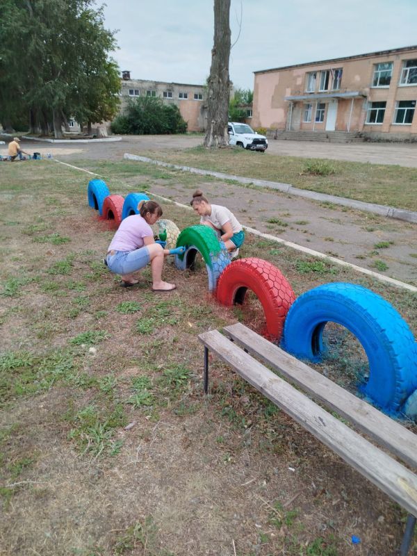 Вчера в Нижней Ольховой жителями села за собственные средства была окрашена детская площадка Вчера в Нижней Ольховой жителями села за собственные средства была окрашена детская площадка