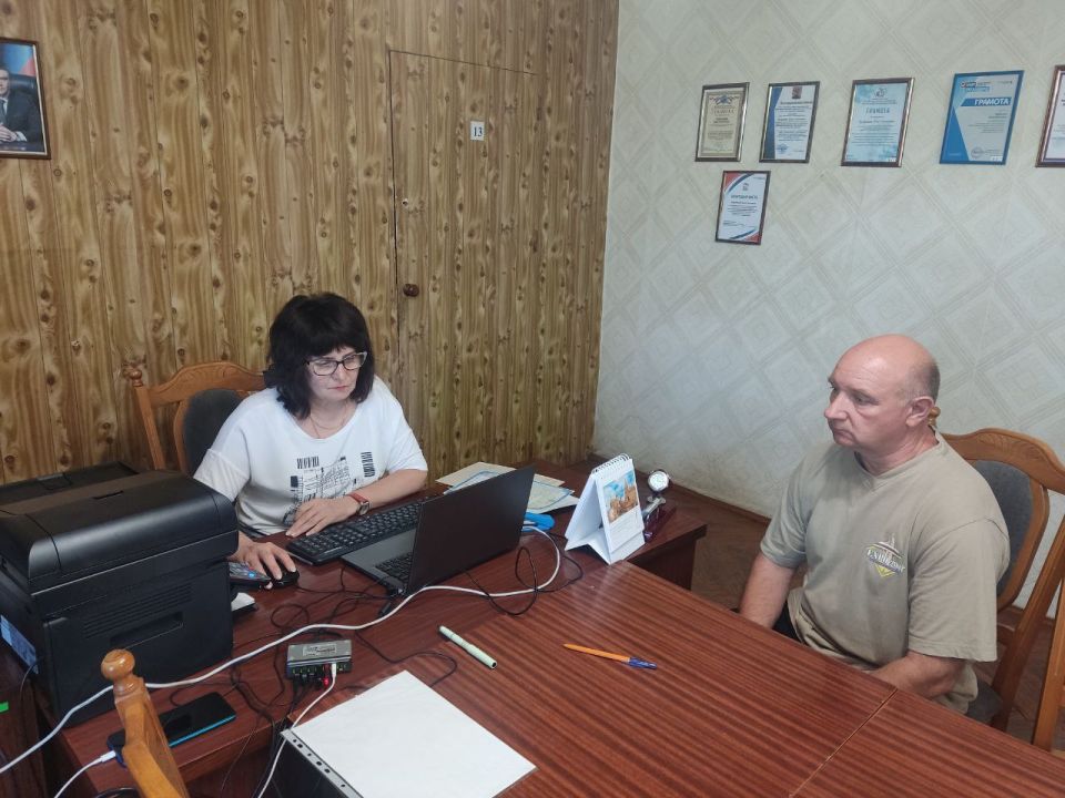 Сегодня в рамках повышения доступности государственных услуг в отделе жизнеобеспечения г. Вахрушево состоялся очередной выездной приём мобильного офиса МФЦ ЛНР Сегодня в рамках повышения доступности государственных услуг в отделе жизнеобеспечения г. Вахрушево состоялся очередной выездной приём мобильного офиса МФЦ ЛНР