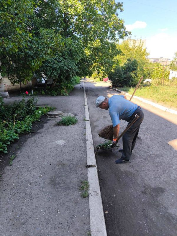 Виктория Сергеева: Коммунальщики в действии. В Кировске активно ведутся работы по благоустройству Виктория Сергеева: Коммунальщики в действии. В Кировске активно ведутся работы по благоустройству