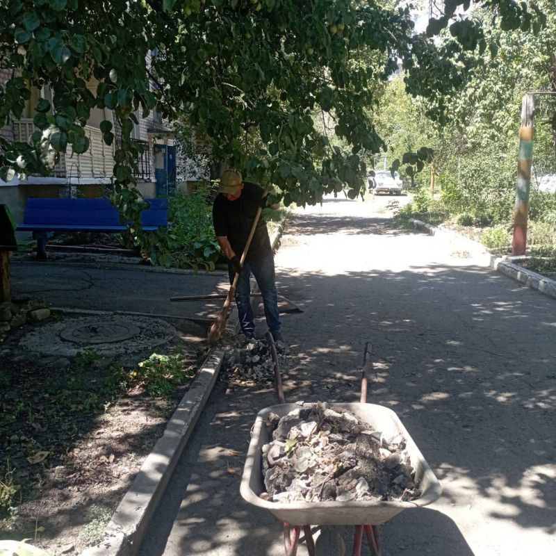 Виктория Сергеева: Коммунальщики в действии. В Кировске активно ведутся работы по благоустройству Виктория Сергеева: Коммунальщики в действии. В Кировске активно ведутся работы по благоустройству