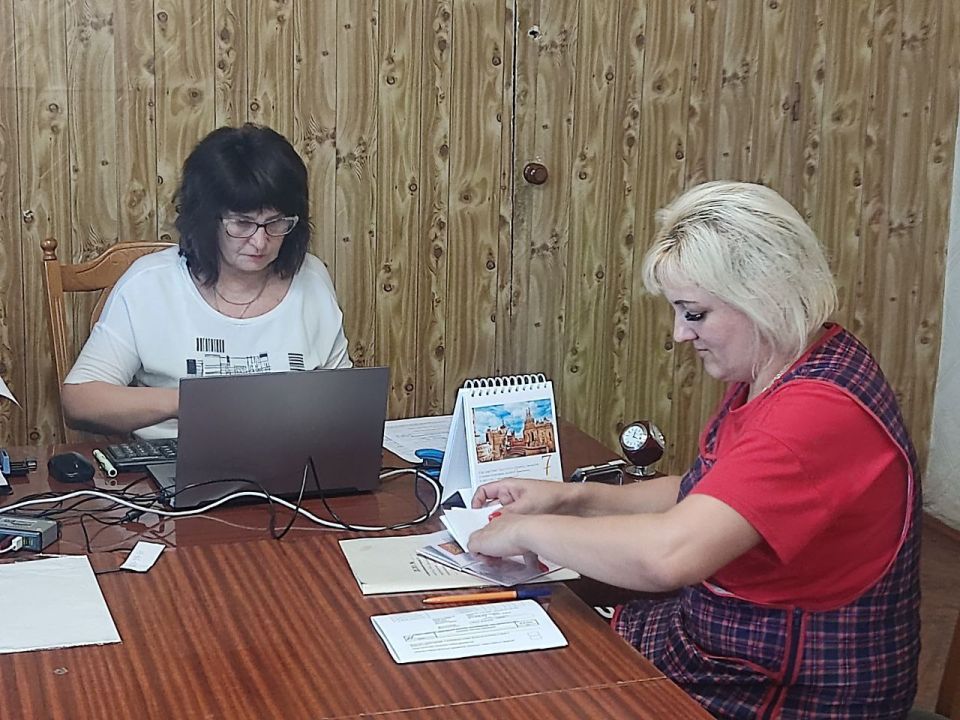 Сегодня в рамках повышения доступности государственных услуг в отделе жизнеобеспечения г. Вахрушево состоялся очередной выездной приём мобильного офиса МФЦ ЛНР Сегодня в рамках повышения доступности государственных услуг в отделе жизнеобеспечения г. Вахрушево состоялся очередной выездной приём мобильного офиса МФЦ ЛНР