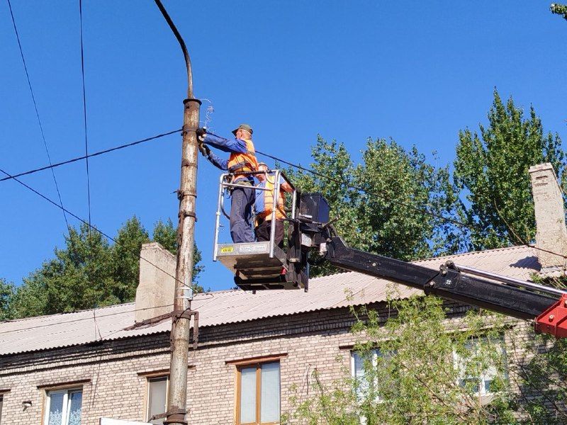 Коммунальные службы проводят работы на территории города Коммунальные службы проводят работы на территории города