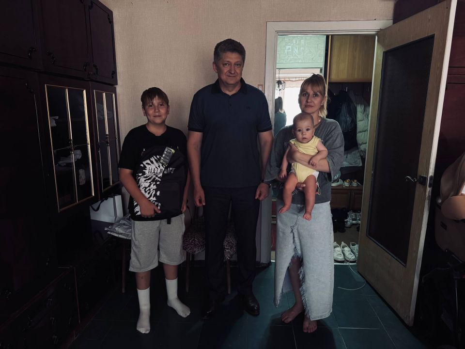 В Луганске детям участников СВО и многодетным семьям вручили новые рюкзаки с канцелярскими принадлежностями для школы В Луганске детям участников СВО и многодетным семьям вручили новые рюкзаки с канцелярскими принадлежностями для школы