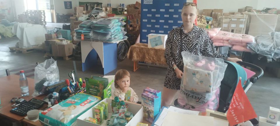 «Единая Россия» в Рубежном продолжает помогать семьям с маленькими детьми «Единая Россия» в Рубежном продолжает помогать семьям с маленькими детьми