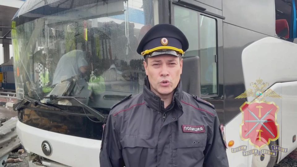 Сотрудниками Госавтоинспекции устанавливаются обстоятельства ДТП на федеральной трассе М-4 «Дон»