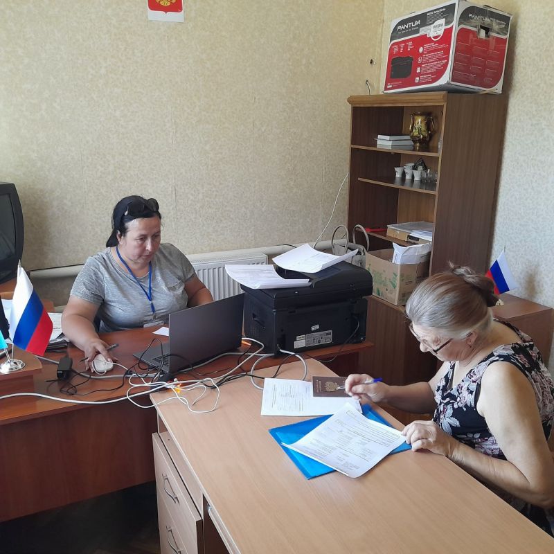 Сегодня 05.08.2025 г. в с.Красная Таловка проводился приём маломобильных граждан специалистами МФЦ Сегодня 05.08.2025 г. в с.Красная Таловка проводился приём маломобильных граждан специалистами МФЦ