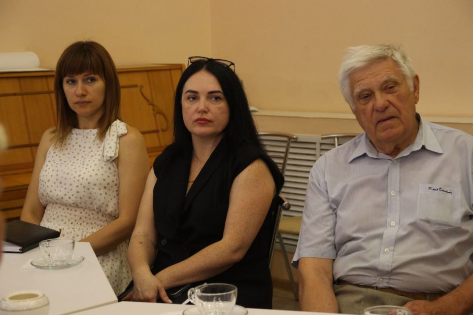 В Луганске прошла встреча с представителями НКО в рамках проекта «Добрые встречи» В Луганске прошла встреча с представителями НКО в рамках проекта «Добрые встречи»