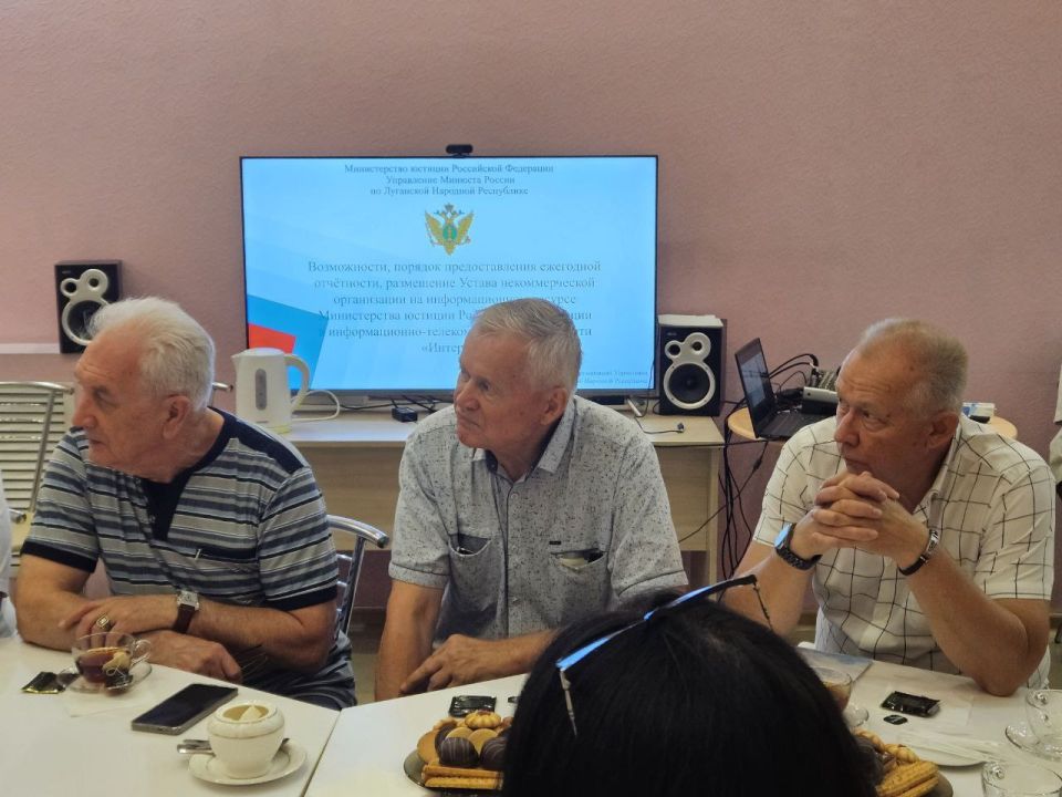 Добрые встречи. Штаб общественной поддержки Луганского регионального отделения Всероссийской политической партии «ЕДИНАЯ РОССИЯ» провел важное мероприятие, целью которого было установить продуктивный диалог между органами... Добрые встречи. Штаб общественной поддержки Луганского регионального отделения Всероссийской политической партии «ЕДИНАЯ РОССИЯ» провел важное мероприятие, целью которого было установить продуктивный диалог между органами...