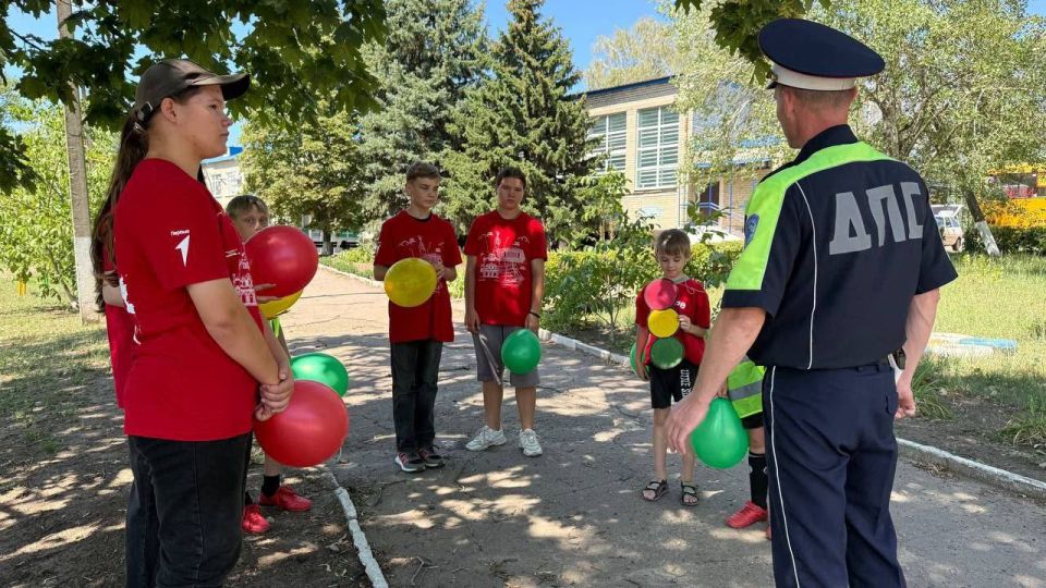 Красный, жёлтый, зелёный: Движение Первых укрепили свои знания о безопасности на дорогах Красный, жёлтый, зелёный: Движение Первых укрепили свои знания о безопасности на дорогах
