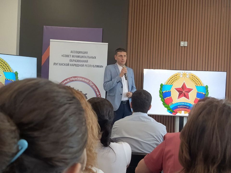 Андрей Рубанцов: Сегодня мой заместитель Ольга Орлова, совместно с работниками УЖКХ и отдела внутренней политики, приняли участие в Стратегической сессии по развитию ТОС (территориального общественного самоуправления) Андрей Рубанцов: Сегодня мой заместитель Ольга Орлова, совместно с работниками УЖКХ и отдела внутренней политики, приняли участие в Стратегической сессии по развитию ТОС (территориального общественного самоуправления)