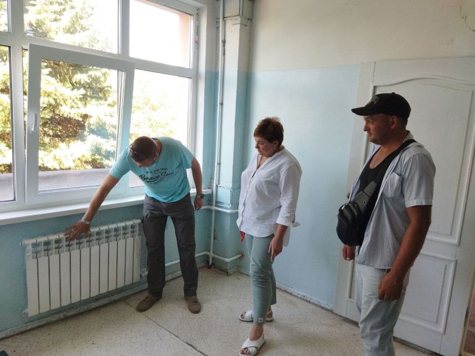 Первый заместитель Главы городского округа город Ровеньки Татьяна Хрипачева и начальник УЖКХ Александр Мащенко, действуя по поручению Главы городского округа Андрея Рубанцова, проинспектировали ход выполнения работ по... Первый заместитель Главы городского округа город Ровеньки Татьяна Хрипачева и начальник УЖКХ Александр Мащенко, действуя по поручению Главы городского округа Андрея Рубанцова, проинспектировали ход выполнения работ по...