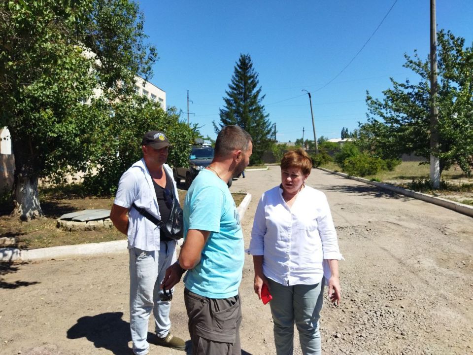 Первый заместитель Главы городского округа город Ровеньки Татьяна Хрипачева и начальник УЖКХ Александр Мащенко, действуя по поручению Главы городского округа Андрея Рубанцова, проинспектировали ход выполнения работ по... Первый заместитель Главы городского округа город Ровеньки Татьяна Хрипачева и начальник УЖКХ Александр Мащенко, действуя по поручению Главы городского округа Андрея Рубанцова, проинспектировали ход выполнения работ по...