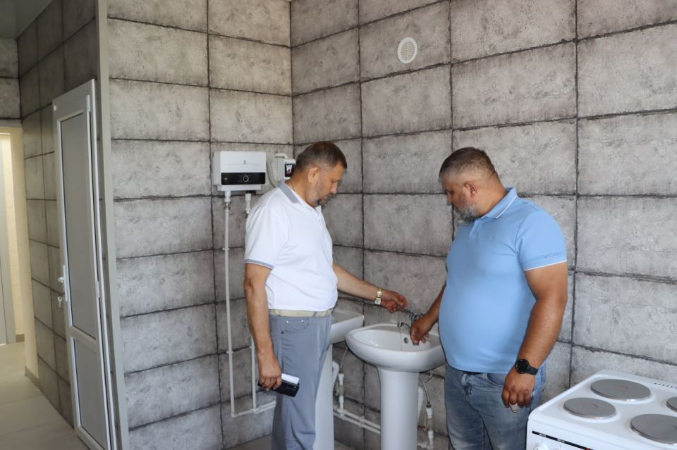Евгений Бондарь: В Лутугино завершены работы по капитальному ремонту общежития Евгений Бондарь: В Лутугино завершены работы по капитальному ремонту общежития