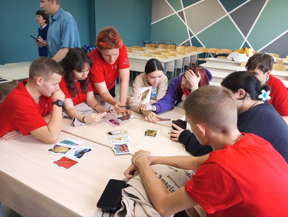 В АлтГПУ проходит увлекательная «Университетская смена», в которой участвуют обучающиеся Станично-Луганского округа В АлтГПУ проходит увлекательная «Университетская смена», в которой участвуют обучающиеся Станично-Луганского округа