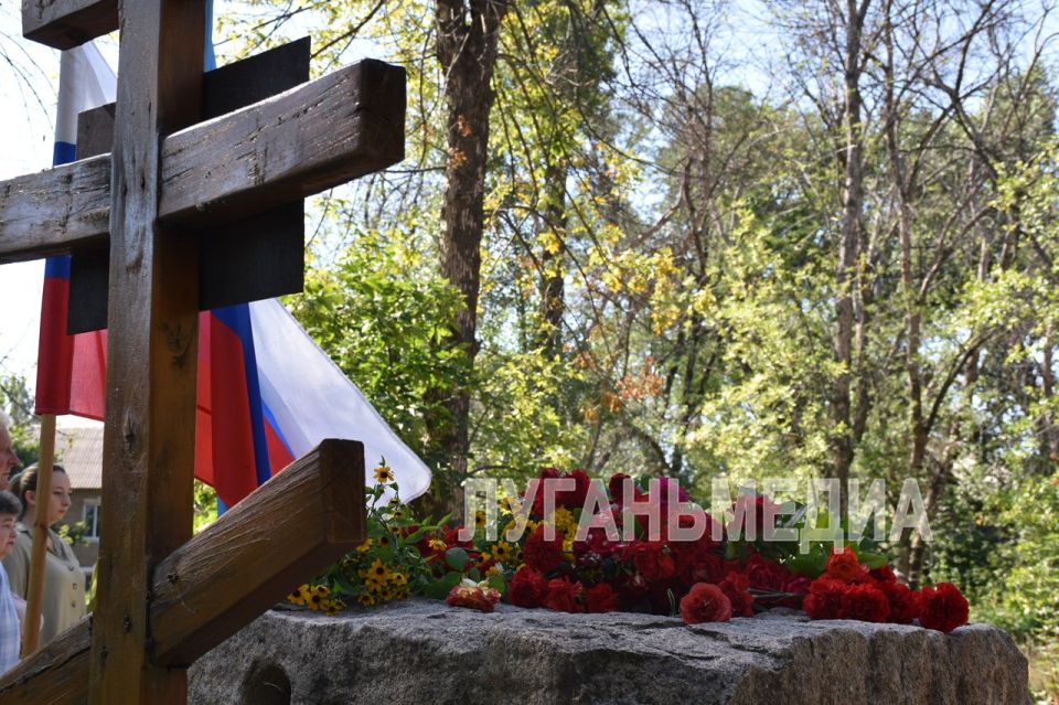 В Суходольске почтили память жертв авианалета В Суходольске почтили память жертв авианалета