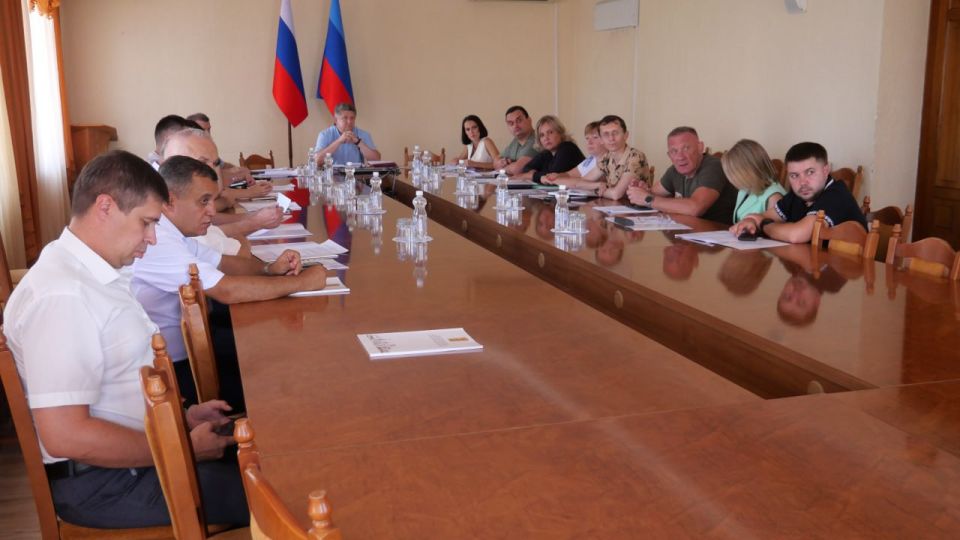 В Луганске состоялись заседания постоянных депутатских комиссий В Луганске состоялись заседания постоянных депутатских комиссий