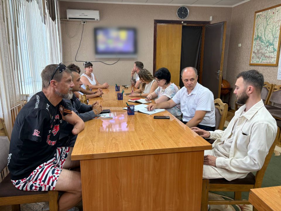 Сергей Соловьев: Наш округ с рабочим визитом посетили спортсмены: чемпион мира по плаванию Андрей Николаев, марафонец Юрий Чечун и трехкратный чемпион мира по паравелоспорту Алексей Обыденнов Сергей Соловьев: Наш округ с рабочим визитом посетили спортсмены: чемпион мира по плаванию Андрей Николаев, марафонец Юрий Чечун и трехкратный чемпион мира по паравелоспорту Алексей Обыденнов