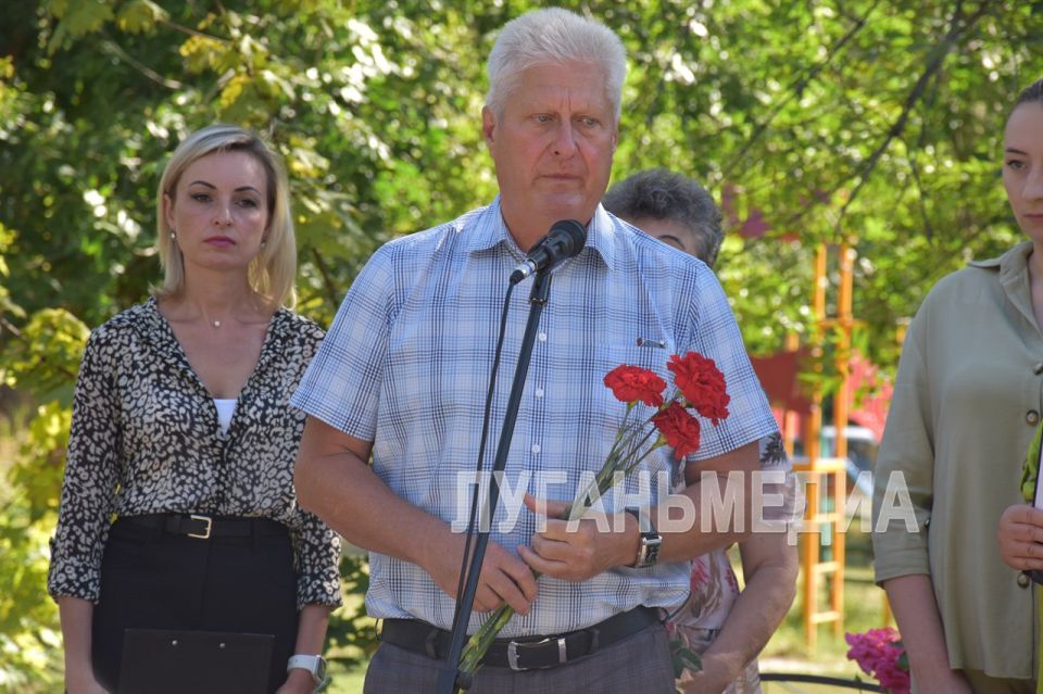 В Суходольске почтили память жертв авианалета В Суходольске почтили память жертв авианалета