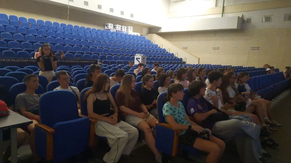 48 школьников из города Ровеньки в возрасте 14-17 лет принимают участие в проекте "Университетские смены» 48 школьников из города Ровеньки в возрасте 14-17 лет принимают участие в проекте "Университетские смены»