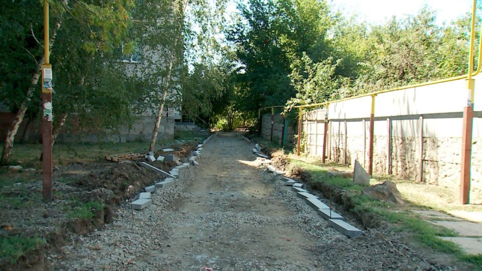 К благоустройству прилегающей к офису МФЦ территории приступили тюменские строители К благоустройству прилегающей к офису МФЦ территории приступили тюменские строители