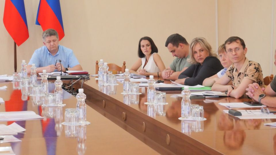 В Луганске состоялись заседания постоянных депутатских комиссий В Луганске состоялись заседания постоянных депутатских комиссий