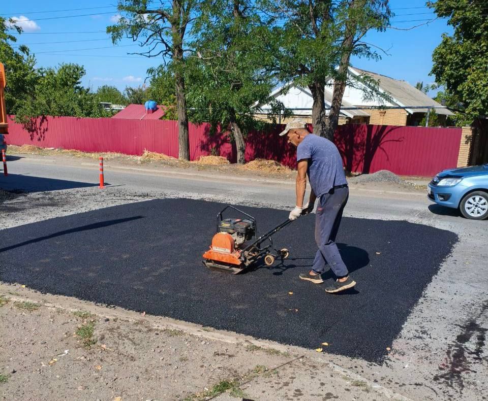 В округе продолжаются работы по установке искусственных дорожных неровностей В округе продолжаются работы по установке искусственных дорожных неровностей