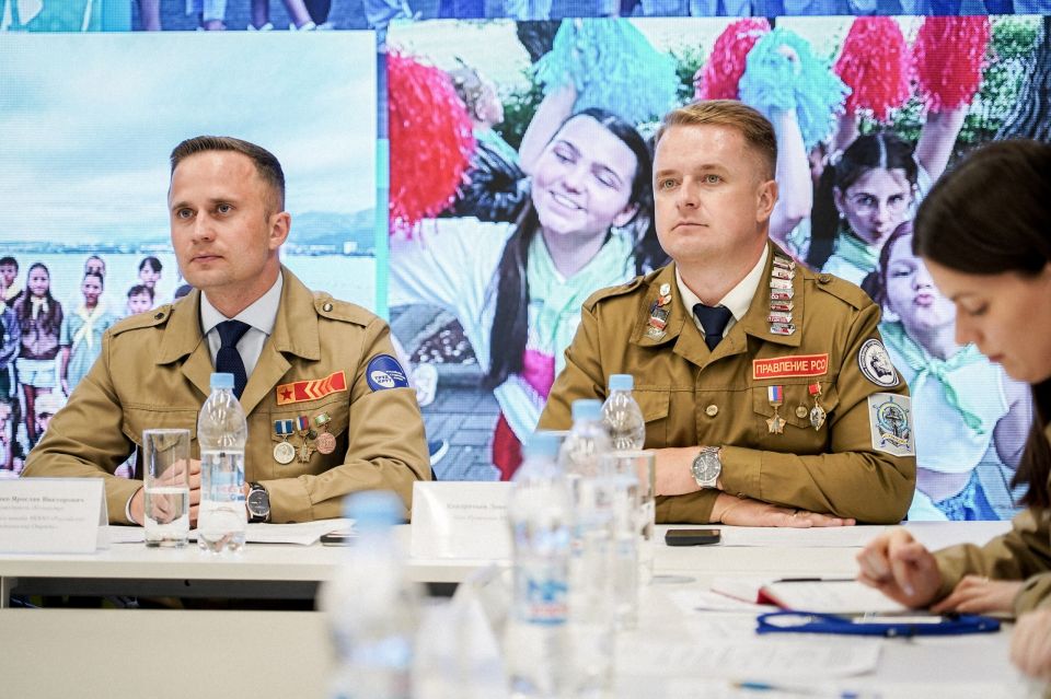А мы тут обсудили развитие студенческих отрядов в Республике А мы тут обсудили развитие студенческих отрядов в Республике