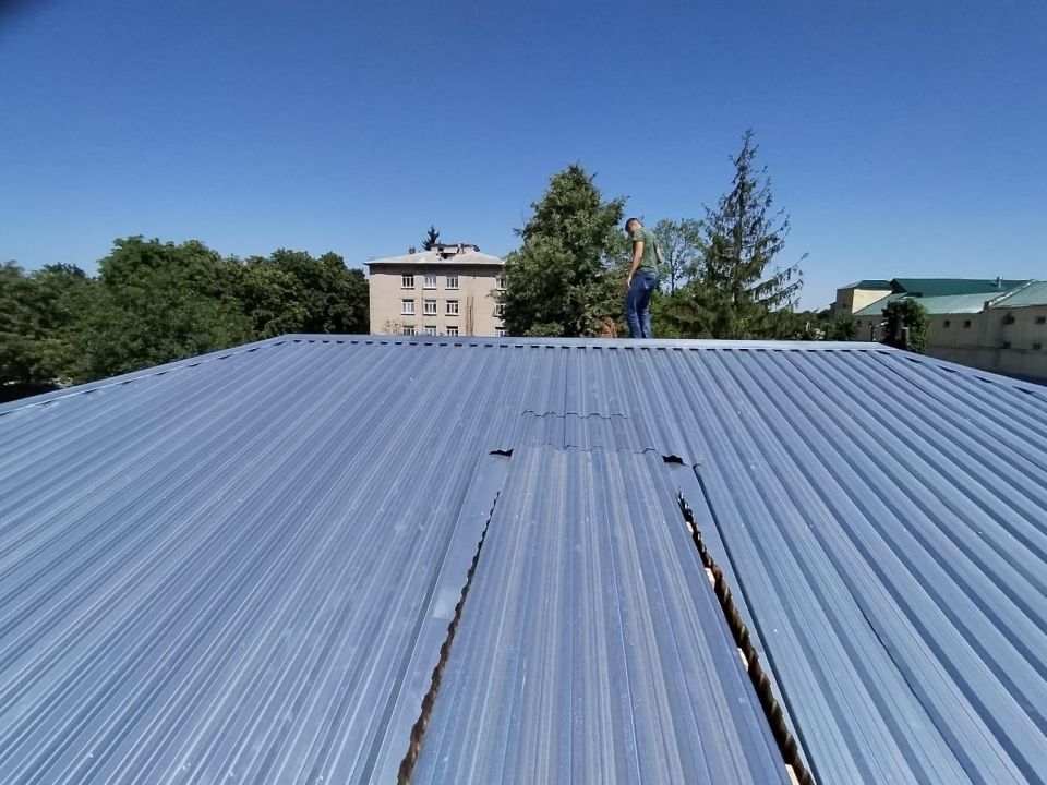 В Ровеньках продолжается капитальный ремонт больницы В Ровеньках продолжается капитальный ремонт больницы