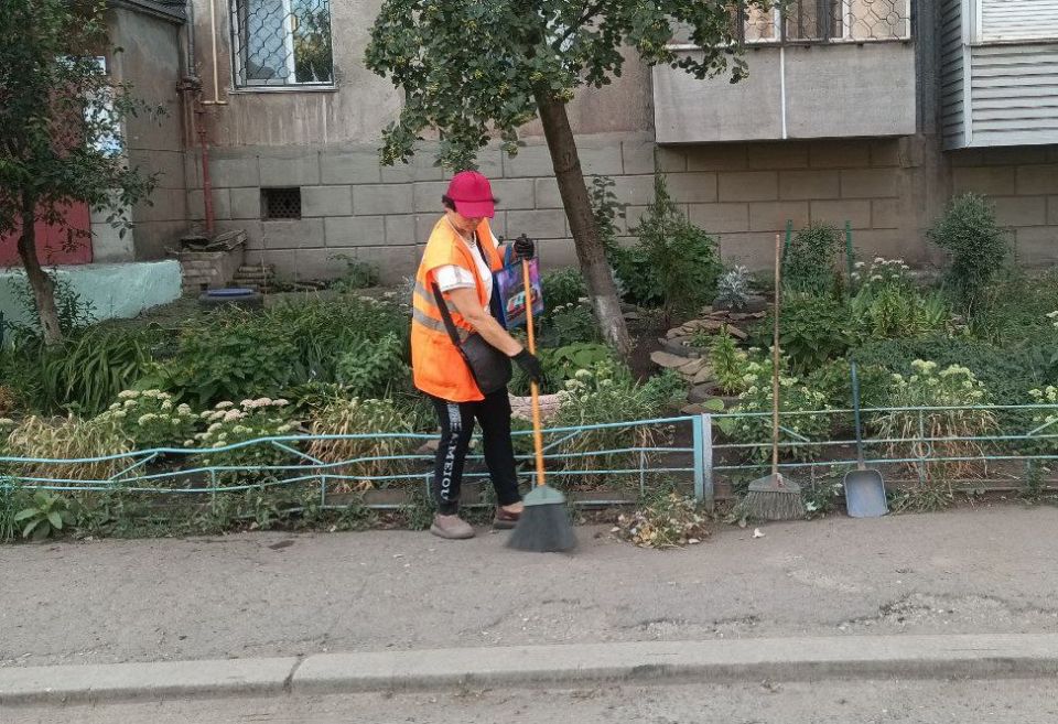 Коммунальные службы проводят работы на территории города Коммунальные службы проводят работы на территории города