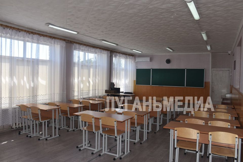 В рамках реализации бюджетных средств окончены ремонтные работы в Ровеньковской школе № 3 им. А.Ф. Бурды В рамках реализации бюджетных средств окончены ремонтные работы в Ровеньковской школе № 3 им. А.Ф. Бурды