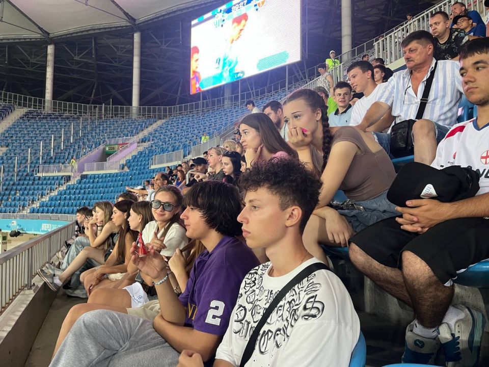 48 школьников из города Ровеньки в возрасте 14-17 лет принимают участие в проекте "Университетские смены» 48 школьников из города Ровеньки в возрасте 14-17 лет принимают участие в проекте "Университетские смены»