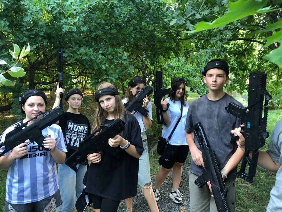 Вчера в "Орлёнке" царила атмосфера настоящего праздника! Дети с азартом играли в мяч четырёх сторон, оттачивали меткость в лазертаге, весело плескались в бассейне и, конечно же, от души отрывались на пенной вечеринке!... Вчера в "Орлёнке" царила атмосфера настоящего праздника! Дети с азартом играли в мяч четырёх сторон, оттачивали меткость в лазертаге, весело плескались в бассейне и, конечно же, от души отрывались на пенной вечеринке!...