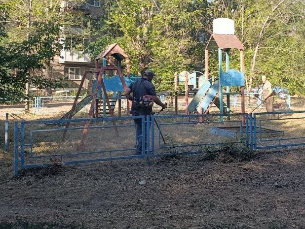Коммунальные службы проводят работы на территории города Коммунальные службы проводят работы на территории города