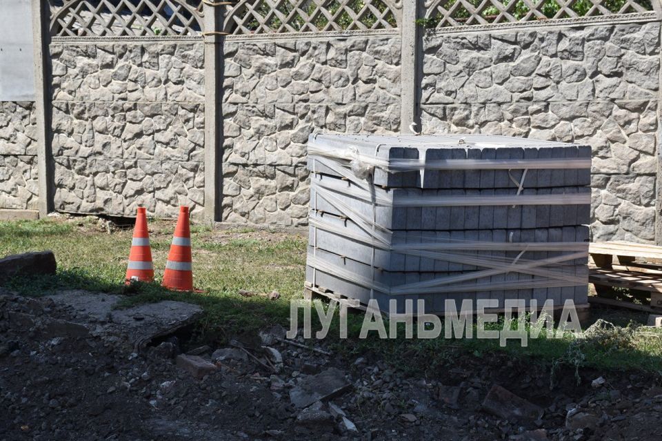 В Краснодоне проводится ремонт дорожного покрытия на улице Артема В Краснодоне проводится ремонт дорожного покрытия на улице Артема