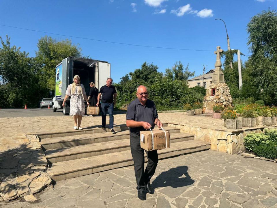 Общественная палата ЛНР и Армянское национальное культурного общество «Урарту» передали гуманитарную помощь для прихожан храма Всех Святых Общественная палата ЛНР и Армянское национальное культурного общество «Урарту» передали гуманитарную помощь для прихожан храма Всех Святых