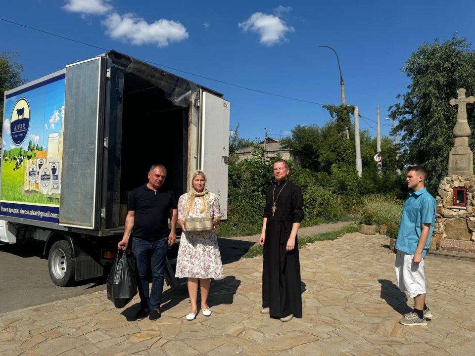 Общественная палата ЛНР и Армянское национальное культурного общество «Урарту» передали гуманитарную помощь для прихожан храма Всех Святых Общественная палата ЛНР и Армянское национальное культурного общество «Урарту» передали гуманитарную помощь для прихожан храма Всех Святых