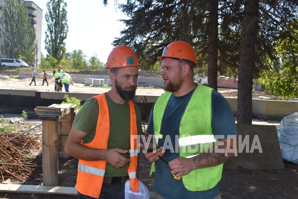 Масштабный ремонт центрального сквера в Кировске продолжается Масштабный ремонт центрального сквера в Кировске продолжается