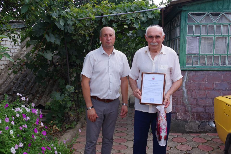Глава муниципалитета поздравил ветеранов-строителей Глава муниципалитета поздравил ветеранов-строителей