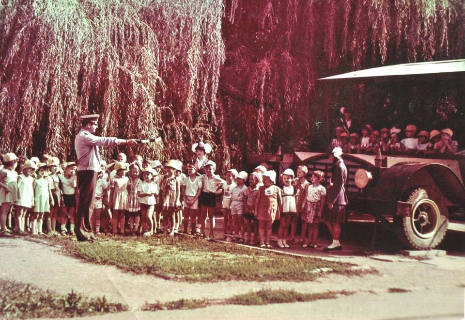 Луганскому парку имени Щорса ровно 50 лет с момента его основания Луганскому парку имени Щорса ровно 50 лет с момента его основания