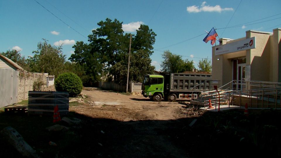 Глава Краснодонского муниципального округа Сергей Козенко посетил стройплощадку, расположенную рядом софисом МФЦ Глава Краснодонского муниципального округа Сергей Козенко посетил стройплощадку, расположенную рядом софисом МФЦ