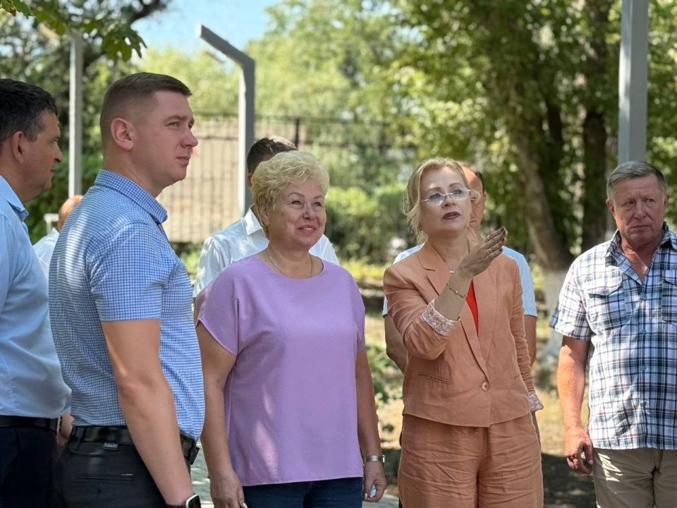 Виктория Сергеева: Совместно с Сенатором Российской Федерации от ЛНР Ольгой Евгеньевной Бас посетили строительную площадку Кировской школы № 1, в которой начат капитальный ремонт в рамках федеральной программы «Модернизация... Виктория Сергеева: Совместно с Сенатором Российской Федерации от ЛНР Ольгой Евгеньевной Бас посетили строительную площадку Кировской школы № 1, в которой начат капитальный ремонт в рамках федеральной программы «Модернизация...