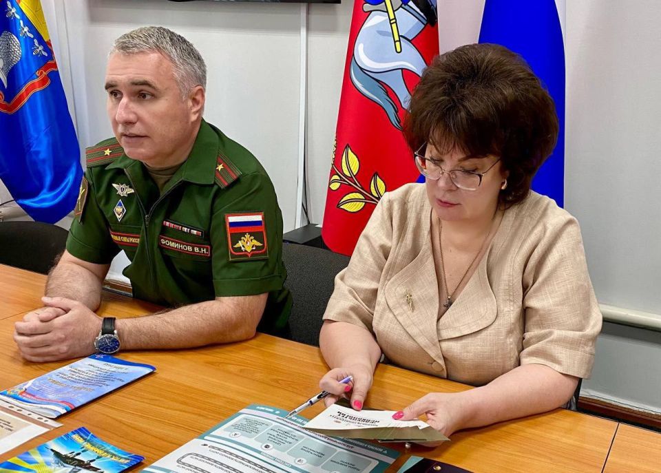 Марина Филиппова: Сегодня совместно с руководителем отделения подготовки к военной службе Новоайдарского военкомата Владимиром Фоминым, заместителем начальника управления образования по Старобельскому и Новоайдарскому... Марина Филиппова: Сегодня совместно с руководителем отделения подготовки к военной службе Новоайдарского военкомата Владимиром Фоминым, заместителем начальника управления образования по Старобельскому и Новоайдарскому...