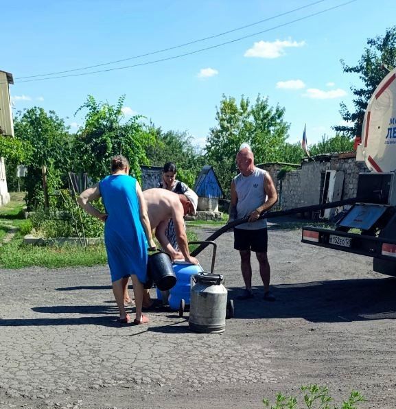 В связи с гидрологической засухой в Антраците организован бесплатный подвоз воды населению В связи с гидрологической засухой в Антраците организован бесплатный подвоз воды населению