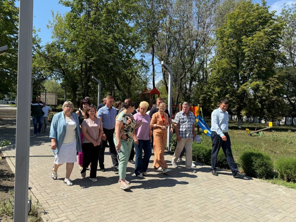 Виктория Сергеева: Совместно с Сенатором Российской Федерации от ЛНР Ольгой Евгеньевной Бас посетили строительную площадку Кировской школы № 1, в которой начат капитальный ремонт в рамках федеральной программы «Модернизация... Виктория Сергеева: Совместно с Сенатором Российской Федерации от ЛНР Ольгой Евгеньевной Бас посетили строительную площадку Кировской школы № 1, в которой начат капитальный ремонт в рамках федеральной программы «Модернизация...