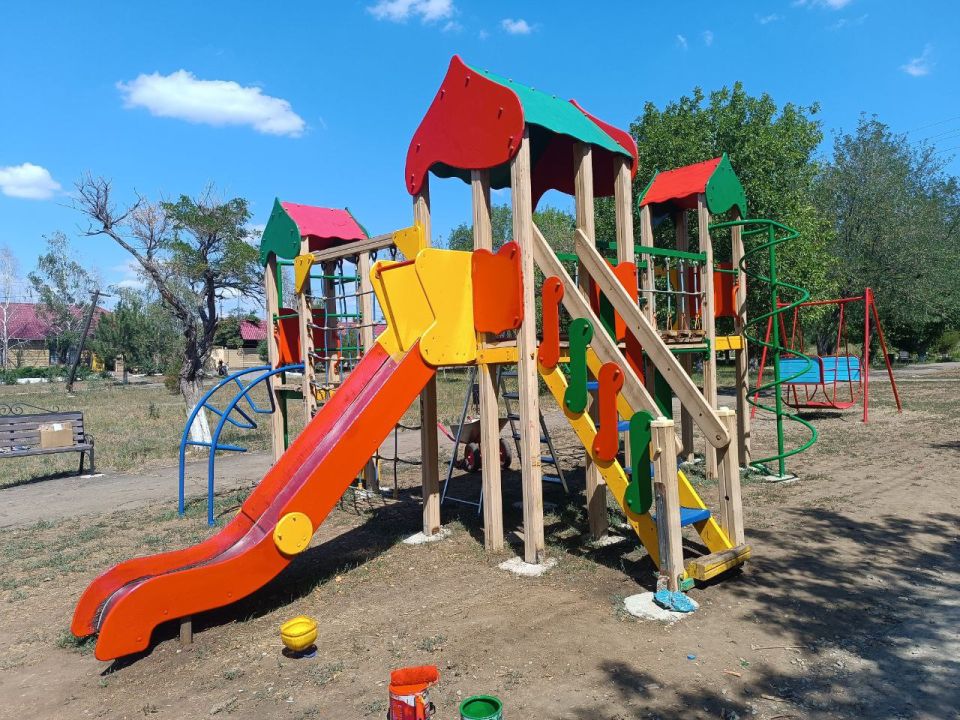 В Нижнем Нагольчике появилась яркая детская площадка! В Нижнем Нагольчике появилась яркая детская площадка!