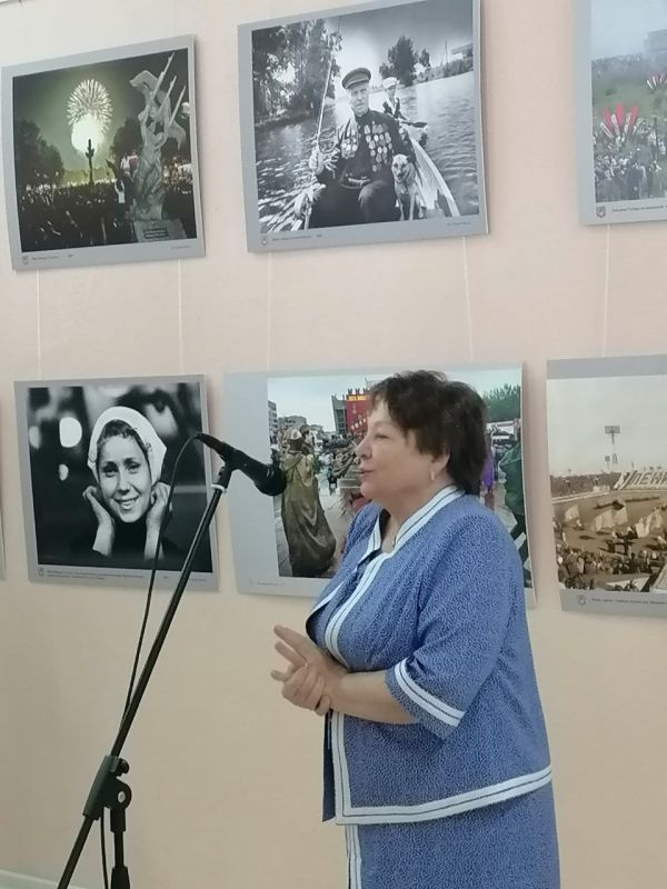 "Искусство, запечатлевшее душу Луганска: выставка Вадима Ивановича Лесного" "Искусство, запечатлевшее душу Луганска: выставка Вадима Ивановича Лесного"