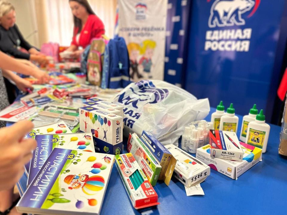 Депутаты фракции Партии «Единая Россия» в Совете городского округа город Луганск приняли участие в акции «Собери ребенка в школу» Депутаты фракции Партии «Единая Россия» в Совете городского округа город Луганск приняли участие в акции «Собери ребенка в школу»
