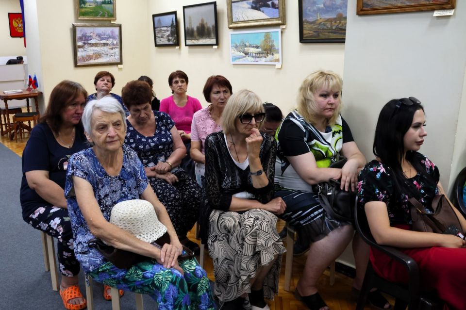 В Галерее искусств Луганского художественного музея открылась выставка «Живописный образ России» В Галерее искусств Луганского художественного музея открылась выставка «Живописный образ России»
